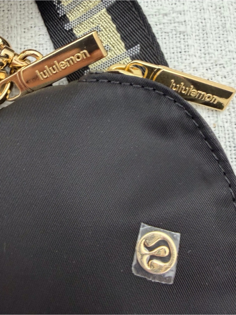 Lululemon Dual Pouch Vapor Black/Gold - Picture 6 of 6